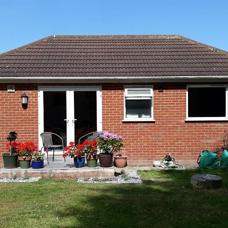 Self-Contained, Ground Floor Apartment With Parking And Patio Walmer Buitenkant foto