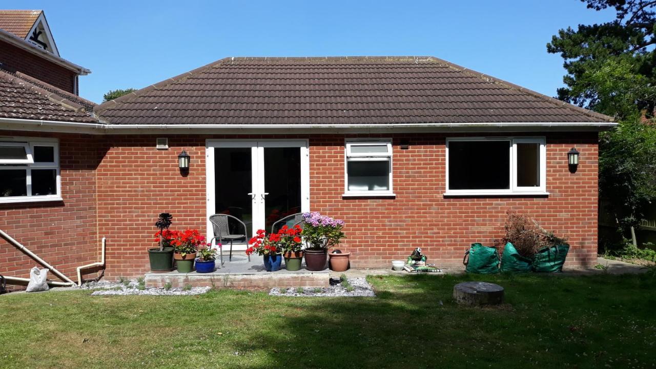 Self-Contained, Ground Floor Apartment With Parking And Patio Walmer Buitenkant foto